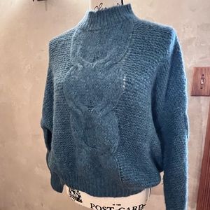 Women’s pullover teal sweater